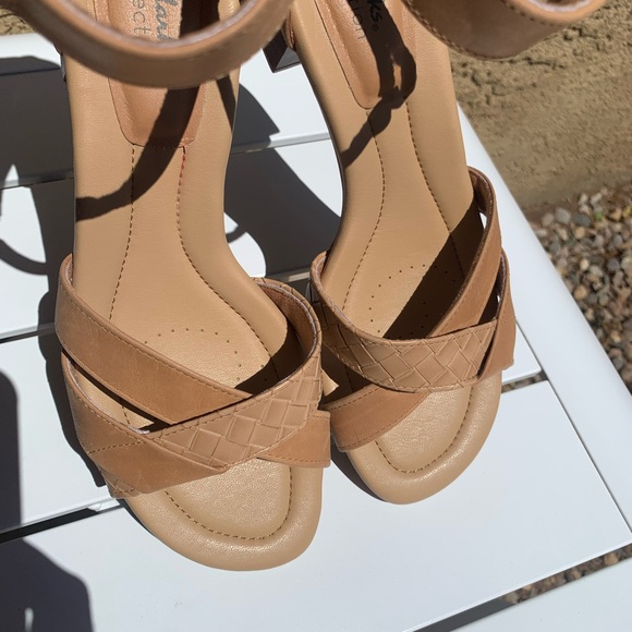Clarks Collection tan block leather heels sandals size 7.5M - Picture 8 of 15